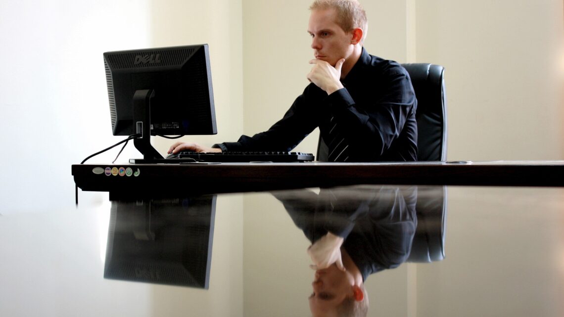 Comment bien choisir son fauteuil de bureau ?