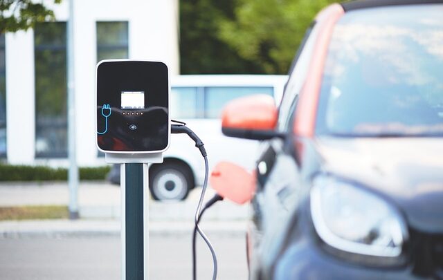 3 raisons qui avantagent les entreprises à proposer des bornes de recharge pour véhicules électrique sur le parking