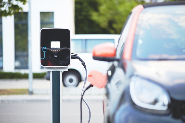 3 raisons qui avantagent les entreprises à proposer des bornes de recharge pour véhicules électrique sur le parking