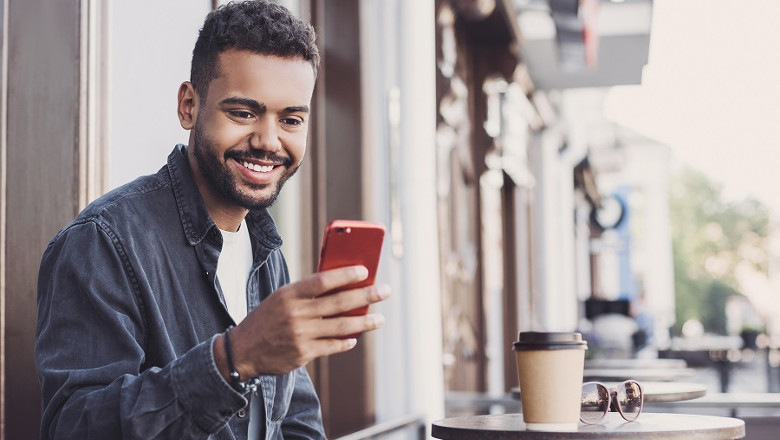 personne avec son portable